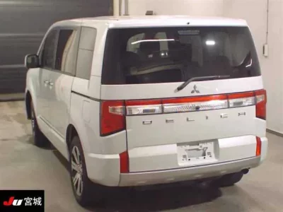 Mitsubishi DELICA D5