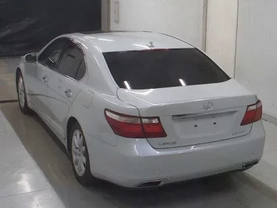 Lexus LS