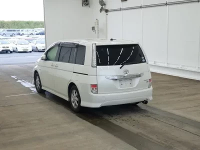 Toyota ISIS