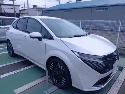 Nissan AURA