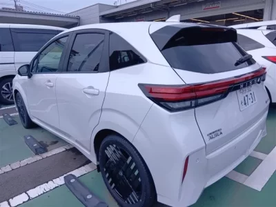 Nissan AURA