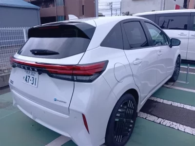 Nissan AURA