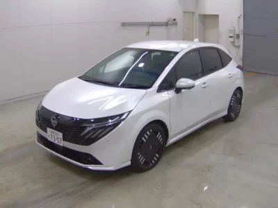 Nissan AURA