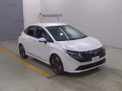 Nissan AURA