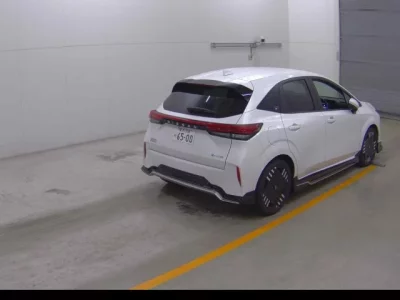 Nissan AURA