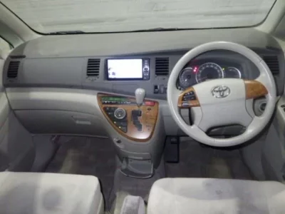 Toyota ISIS