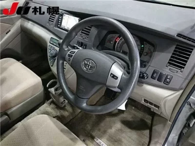 Toyota ISIS