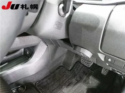 Nissan AURA