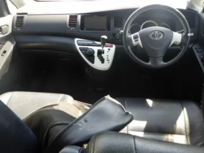 Toyota ISIS