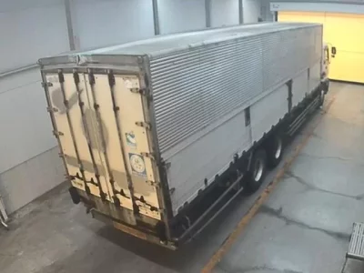 Isuzu TRUCK