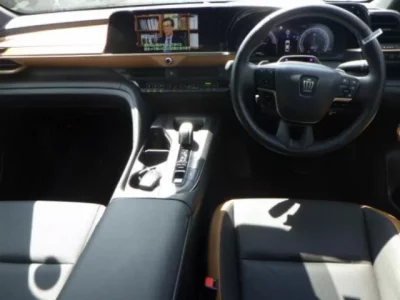 Toyota CROWN CROSSOVER