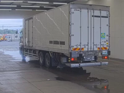 Isuzu GIGA
