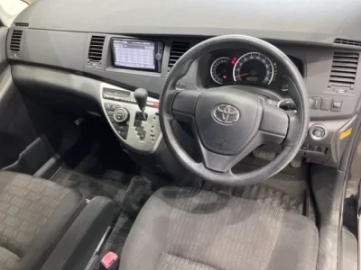 Toyota ISIS