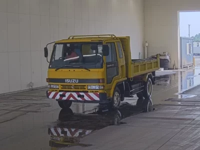 Isuzu TRUCK