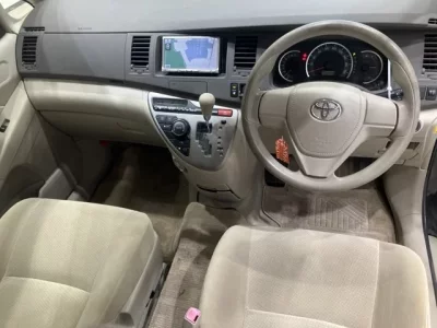 Toyota ISIS