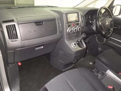 Mitsubishi DELICA D5