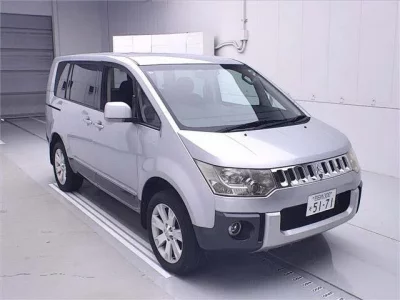 Mitsubishi DELICA D5