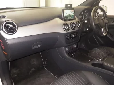 Mercedes-Benz B CLASS