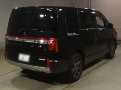 Mitsubishi DELICA D5