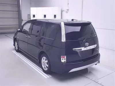 Toyota ISIS