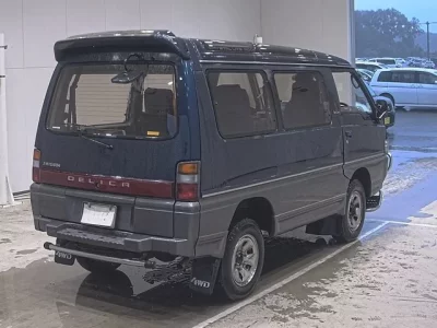 Mitsubishi DELICA WAGON