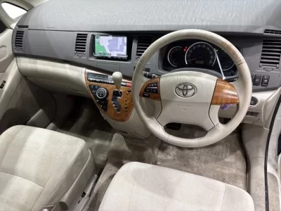 Toyota ISIS