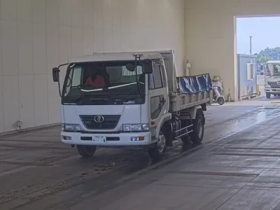 Nissan TRUCK