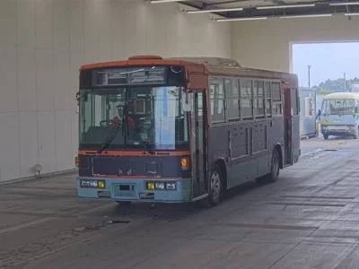 Isuzu BUS