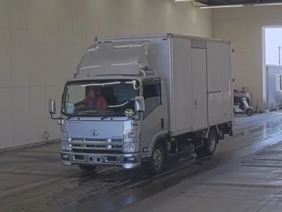 Nissan TRUCK