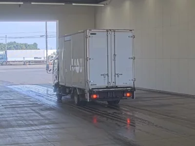 Nissan TRUCK