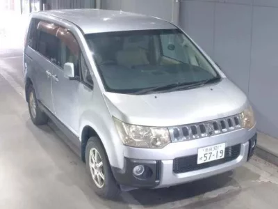 Mitsubishi DELICA D5