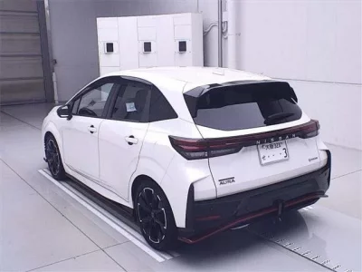 Nissan AURA