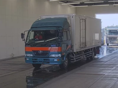 Nissan TRUCK