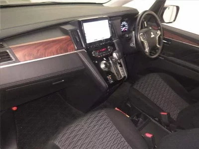 Mitsubishi DELICA D5