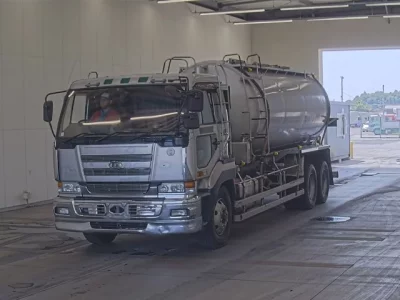 Nissan TRUCK