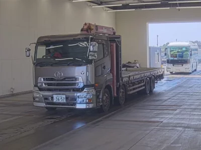 Nissan TRUCK