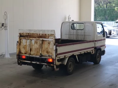 Nissan TRUCK