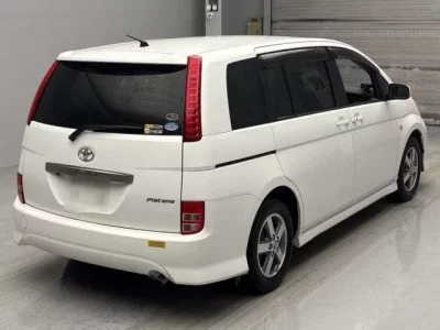Toyota ISIS