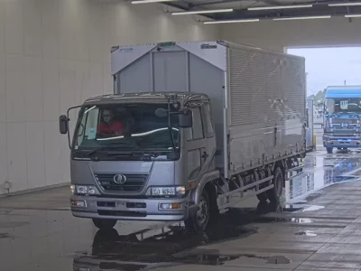 Nissan TRUCK