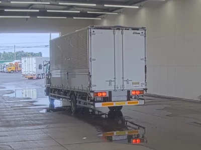 Nissan TRUCK