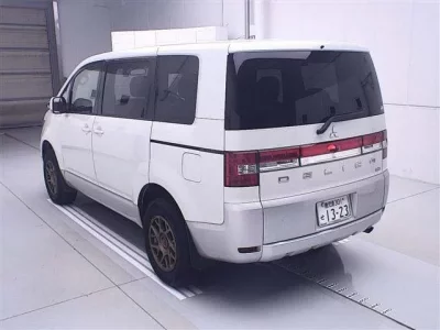 Mitsubishi DELICA D5