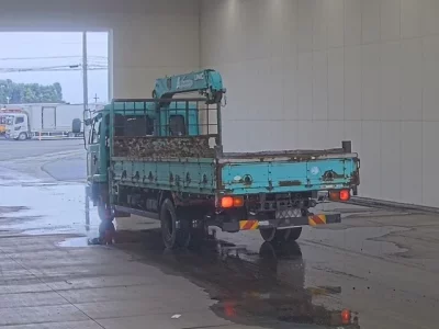 Nissan TRUCK