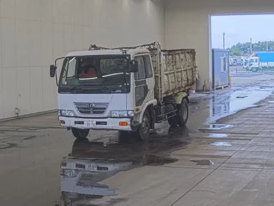 Nissan TRUCK