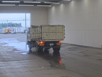 Nissan TRUCK
