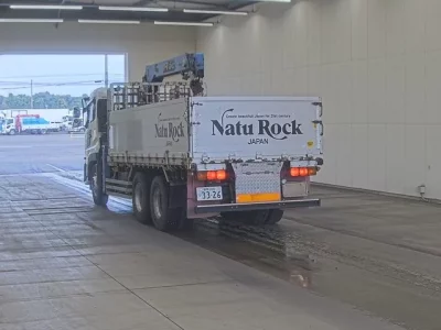 Nissan TRUCK