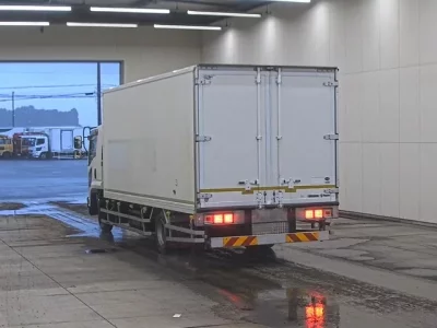 Isuzu TRUCK
