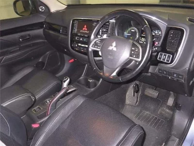 Mitsubishi OUTLANDER PHEV