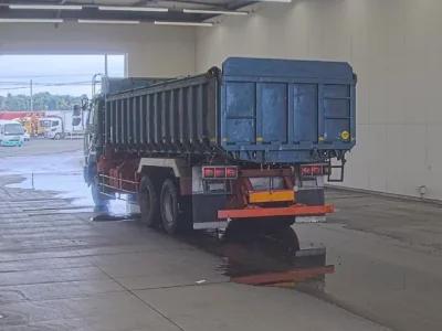 Nissan TRUCK
