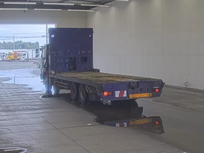 Nissan TRUCK