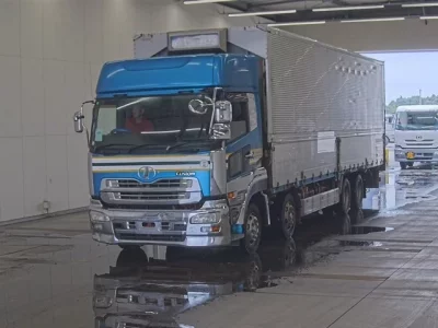 Nissan TRUCK